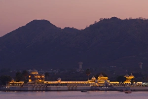 Images Dated 7th March 2008: Jagmandir Island, Udaipur, Rajasthan, India, Asia
