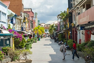 Images Dated 9th July 2009: Jalan Stapok street, Kuching, Sarawak, Malaysian Borneo, Malaysia, Southeast Asia, Asia