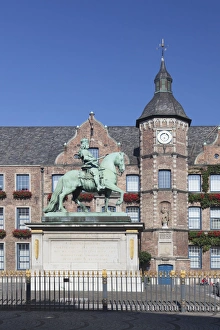 Jan Wellem statue, town hall, Marktplatz, old town of Dusseldorf, North Rhine Westphalia, Germany, Europe