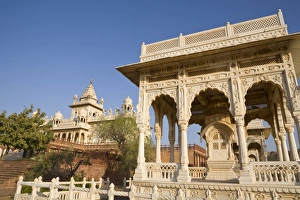 Images Dated 21st November 2007: Jaswant Thada, Jodhpur, Rajasthan, India, Asia