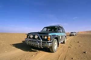 Jeeps driving through desert, Erg Murzuq, Sahara desert, Fezzan, Libya