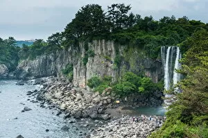 Flowing Water Gallery: Jeongbang pokpo waterfall, island of Jejudo, UNESCO World Heritage Site, South Korea, Asia