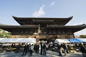 Images Dated 21st November 2009: To ji (Toji) temple dating from 794, and monthly market, Kyoto, Japan, Asia