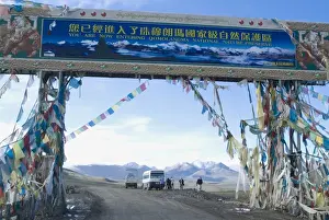 Passe Prints: Jia Tsuo La, entrance to Mount Everest (Qomolangma) National Park, Tibet, China, Asia