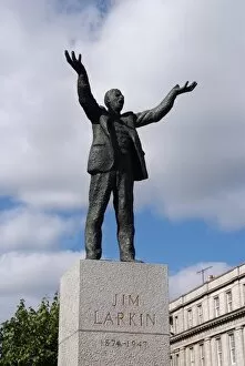 Images Dated 25th August 2007: Jim Larkin Monument, O Connell Street, Dublin, Republic of Ireland, Europe