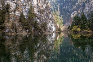 Images Dated 1st November 2009: Jiuzhaigou on the edge of the Tibetan Plateau, known for its waterfalls and colourful lakes