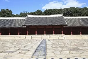 Images Dated 8th October 2009: Jongmyo, Royal Shrine, UNESCO World Heritage Site, Seoul, South Korea, Asia
