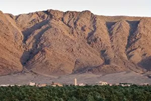 Images Dated 6th March 2010: Jorf mountain and date palm oasis, Figuig, province of Figuig, Oriental Region