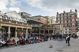 Street Performer Prints: Juggler performs to a large crowd, Piazza and Central Market, Covent Garden, London