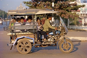 Motor Cycle Prints: Jumbo motorcycle taxi
