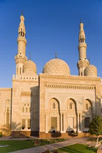 Images Dated 17th December 2007: Jumeirah Mosque