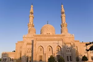 Images Dated 17th December 2007: Jumeirah Mosque