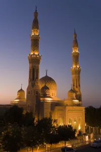 Images Dated 17th December 2007: Jumeirah Mosque