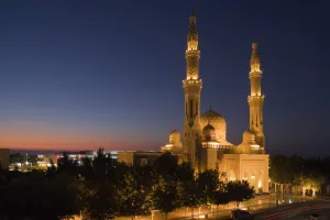 Images Dated 17th December 2007: Jumeirah Mosque