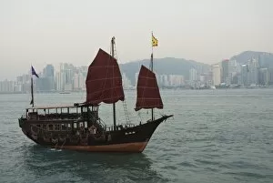Images Dated 5th November 2007: A junk style tourist boat sailing in Victoria Harbour, Hong Kong, China, Asia