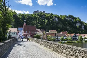 Bayern Prints: Kallmuenz Castle above medieval houses in the center of Kallmuenz on the Naab, Bavaria