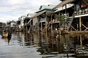 Images Dated 28th September 2006: Kampong Phluk, a cluster of three villages of stilt houses on the floodplain of the Tonle Sap Lake