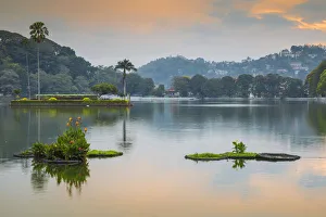 Tropical Climate Prints: Kandy Lake, Kandy, UNESCO World Heritage Site, Central Province, Sri Lanka, Asia