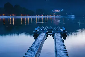 Kandy Lake and the Temple of the Sacred Tooth Relic (Sri Dalada Maligawa) at night, Kandy, Central Province, Sri Lanka, Asia