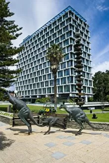 Images Dated 9th October 2008: Kangaroo statue in front of the City of Perth council, Perth, Western Australia, Australia, Pacific