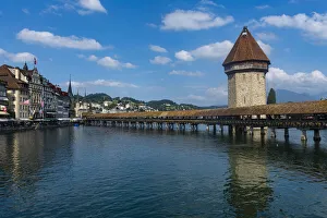 Kapellbrucke (Chapel Bridge), wooden footbridge, Lucerne, Switzerland, Europe