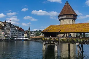 Kapellbrucke (Chapel Bridge), wooden footbridge, Lucerne, Switzerland, Europe