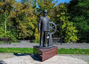 Uniform Prints: Kapitanu Atomokhoda monument stands in a park surrounded by trees in Vladikavkaz
