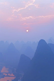 Images Dated 26th October 2005: Karst landscape, Li Jiang (Li River) and rising sun, Yangshuo, Guangxi Province