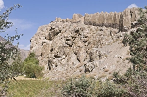 Images Dated 22nd August 2009: Khakha fortress in mountainous landscape, Wakhan Valley, The Pamirs, Tajikistan