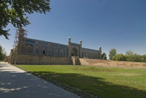 Images Dated 13th August 2009: Khans Palace, Khojand, Fergana Valley, Uzbekistan, Central Asia, Asia