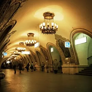 Images Dated 16th January 2000: Kievskaya Metro station