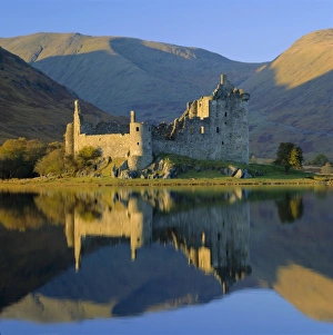 Images Dated 8th August 2008: Kilchurn Castle reflected in Loch Awe