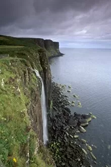 Images Dated 20th January 2000: Kilt Rock, famous basaltic cliff near Staffin