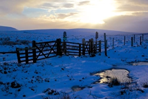 Kinder Scout Pennine Way in winter, Peak District National Park, Derbyshire, England, United Kingdom, Europe