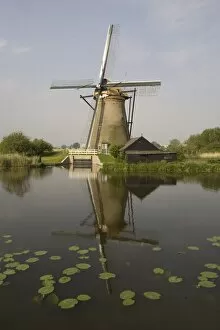 Images Dated 14th May 2008: Kinderdijk windmills, Holland, Europe