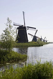 Images Dated 9th May 2008: Kinderdijk windmills, UNESCO World Heritage Site, Holland, Europe