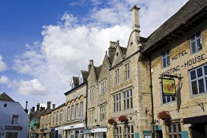 Stow On The Wold Prints: The Kings Arms Hotel, Stow-on-the-Wold, Gloucestershire, Cotswolds, England
