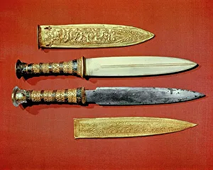 Images Dated 27th July 2008: The kings two daggers, one with a blade of gold, the other of iron