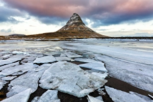Snaefellsnes Peninsula Gallery: Kirkjufell (Church Mountain) in winter, near Grundafjordur, Snaefellsnes Peninsula
