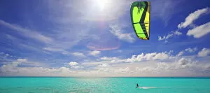 Sea Scape Collection: Kite surfing, Maldives, Indian Ocean, Asia