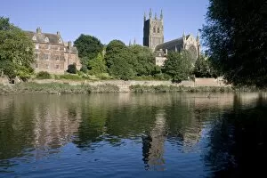 River Bank Collection: Kleve Walk with Cathedral on East bank of River Severn, Worcester, Worcestershire, England