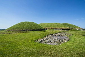Knowth, neolithic passage grave, UNESCO World Heritage Site, prehistoric Bru na Boinne