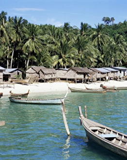Images Dated 20th January 2000: Ko Pi Pi Island