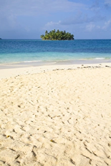 Images Dated 17th January 2008: Kuanidup Grande, Comarca de Kuna Yala, San Blas Islands, Panama, Central America