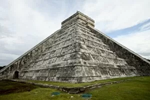 Images Dated 28th October 2009: Kukulkan Pyramid, Mesoamerican step pyramid nicknamed El Castillo, Chichen Itza