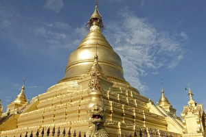 The Kuthodaw Pagoda, Mandalay city, Mandalay Division, Republic of the Union of Myanmar (Burma), Asia