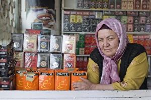 Kyrgyz woman selling tea, Osh, Kyrgyzstan, Central Asia, Asia Kyrgyz woman selling tea, Osh, Kyrgyzstan, Central Asia, Asia