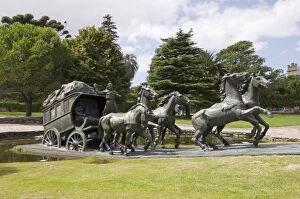 Images Dated 10th March 2009: La Diligencia by Jose Belloni, a bronze statue of a stage coach and horses