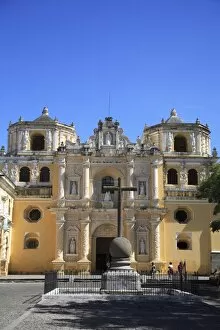 Images Dated 30th November 2007: La Merced Church, Antigua, UNESCO World Heritage Site, Guatemala, Central America