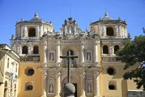 Images Dated 30th November 2007: La Merced Church, Antigua, UNESCO World Heritage Site, Guatemala, Central America